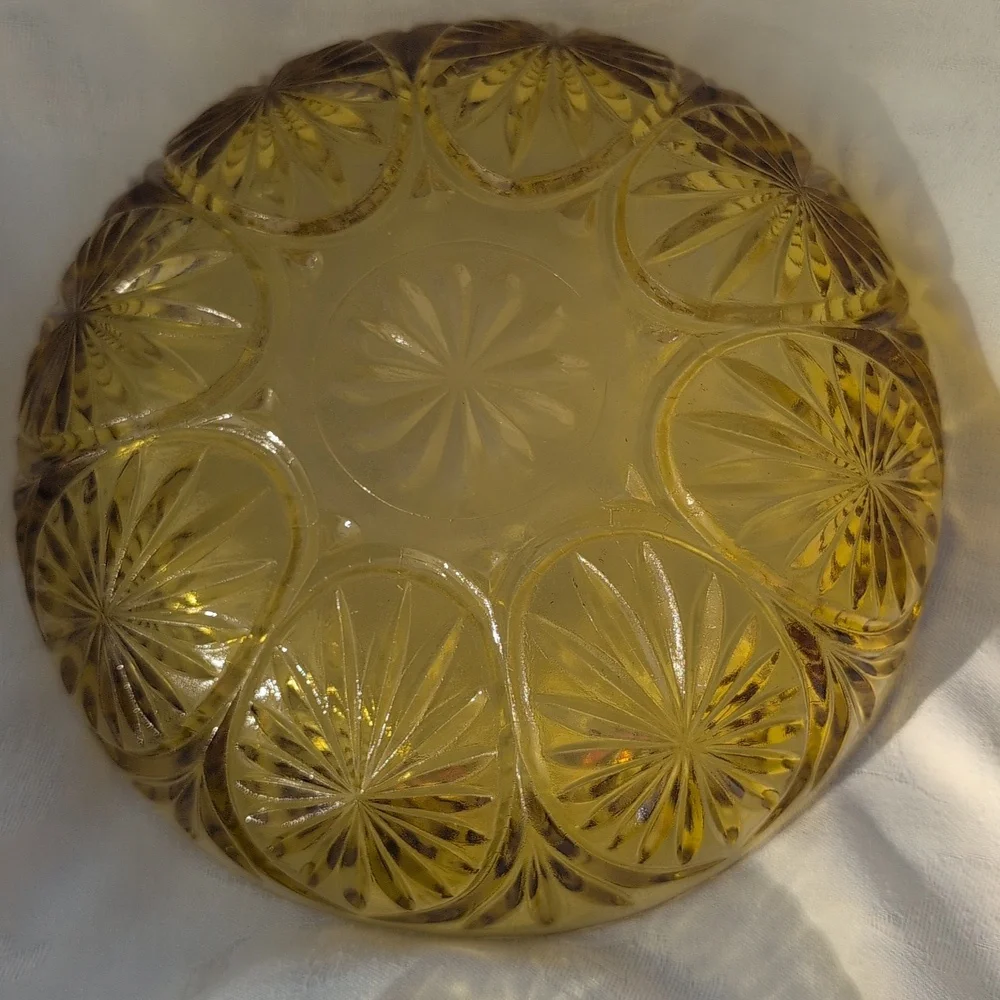 Vintage Anchor Hocking Star and Cameo Medallion Yellow Amber Glass Serving Bowls